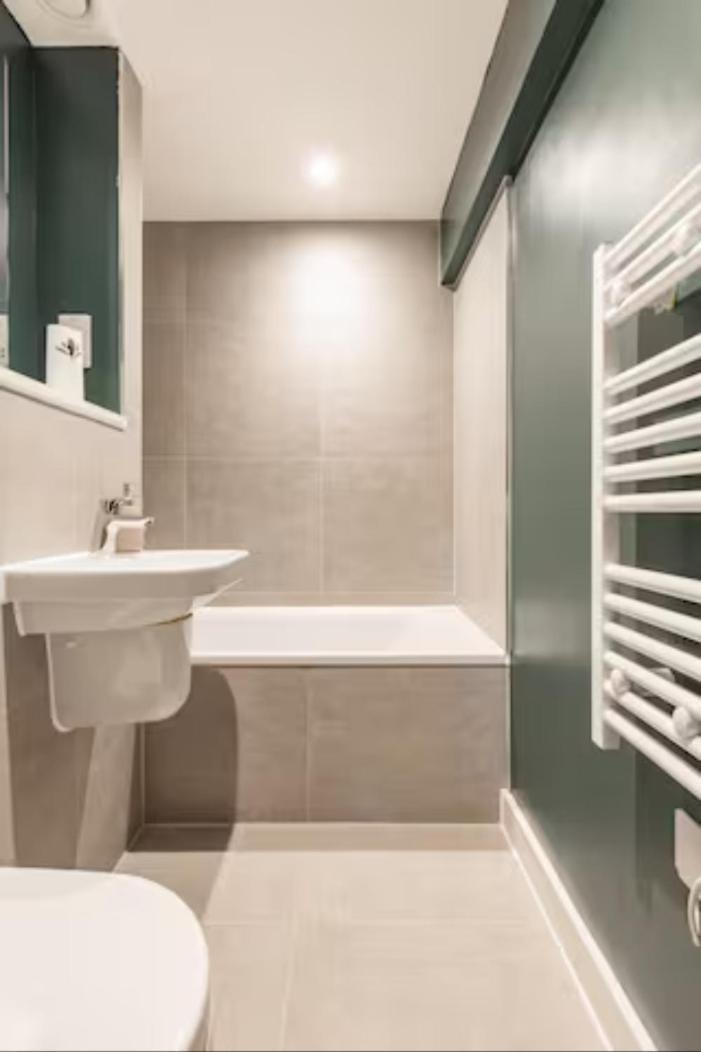 Two Bedrooms Exquisite En-Suite Apartment Deansgate Manchester Exterior photo